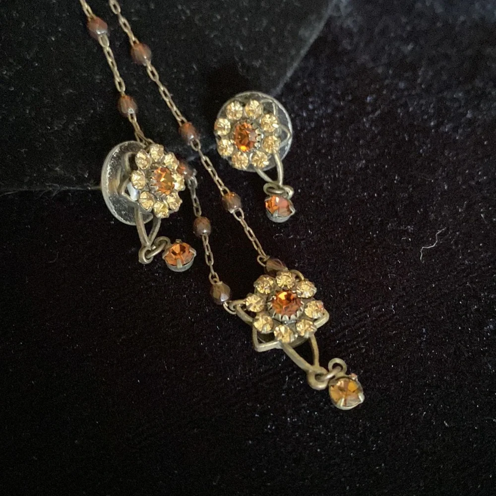 Vintage earrings and necklace set - Picture 7 of 11